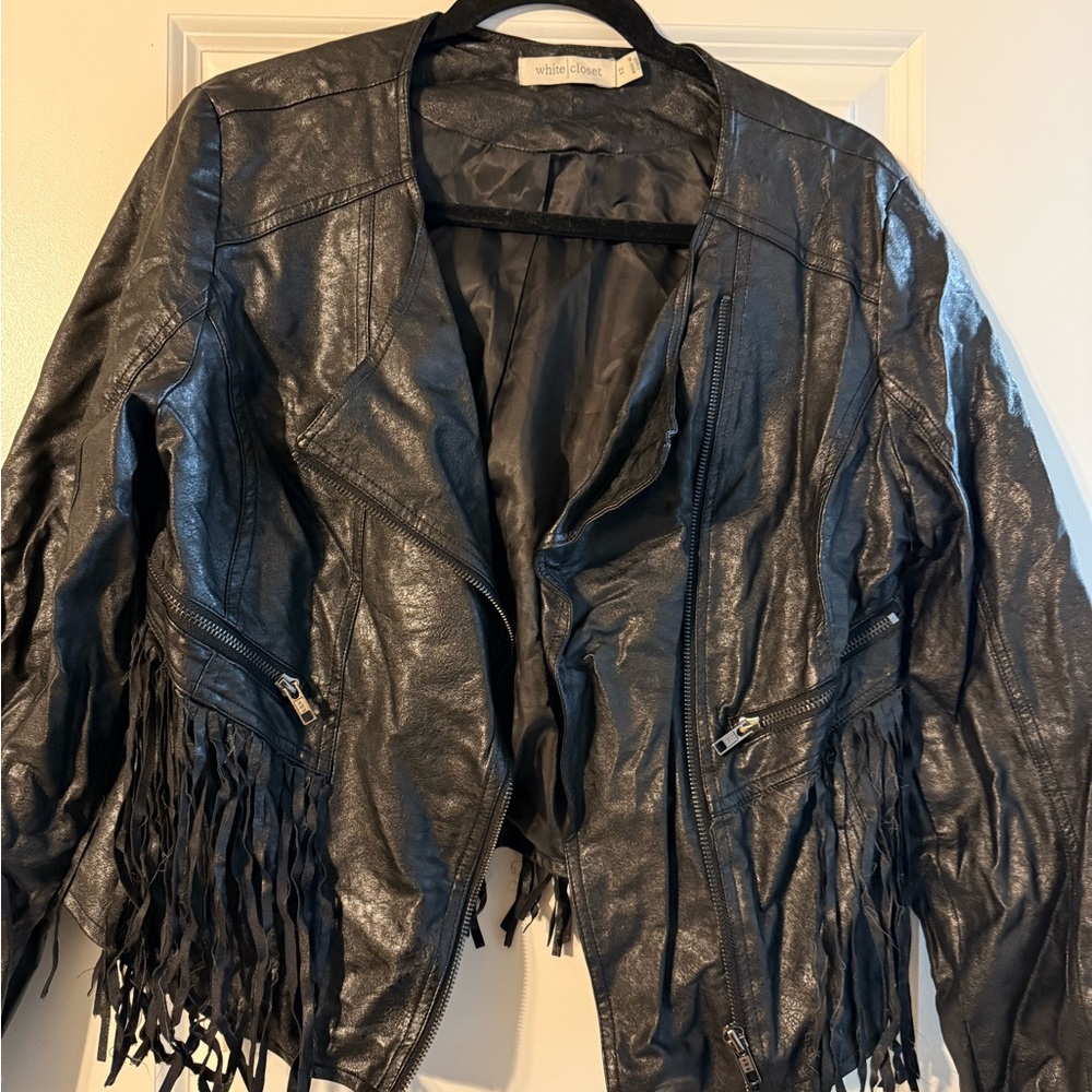 Chic Black Leather Jacket with Fringe